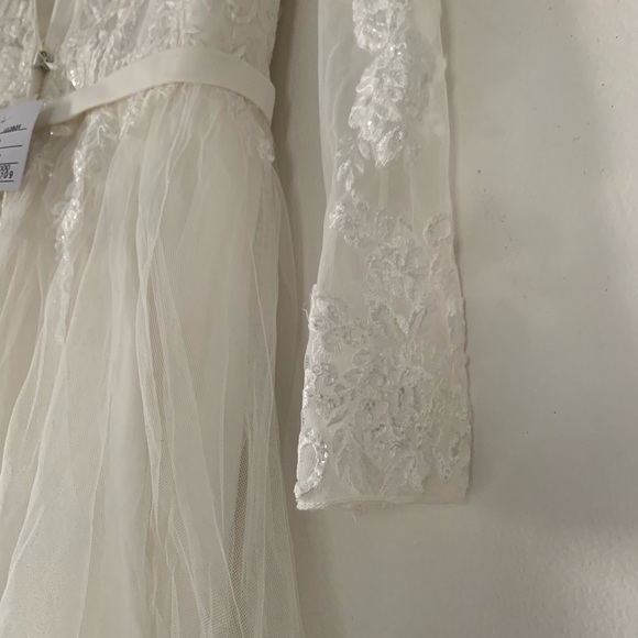 David's Bridal Dresses & Skirts - Ivory Wedding Dress 32/2 David’s Bridal never worn